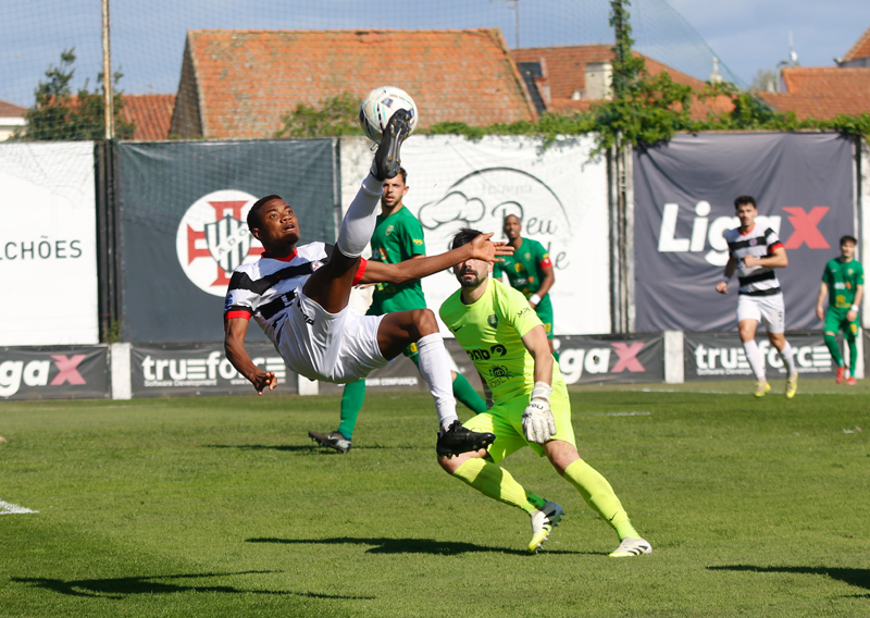 Futebol: Vitória da Ovarense na receção ao Fiães abriu as portas da festa do título