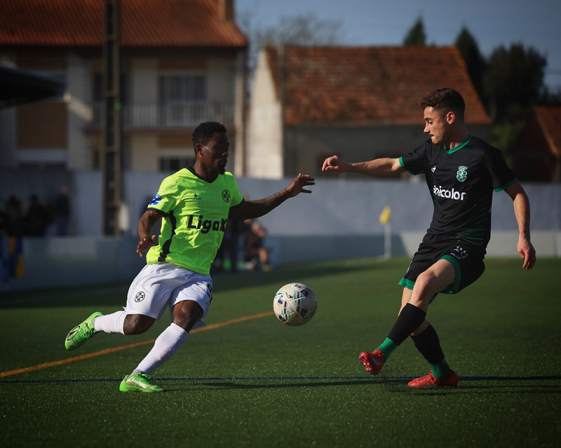 Futebol: Ovarense bateu o Estarreja e o Fermentelos e é cada vez mais primeiro