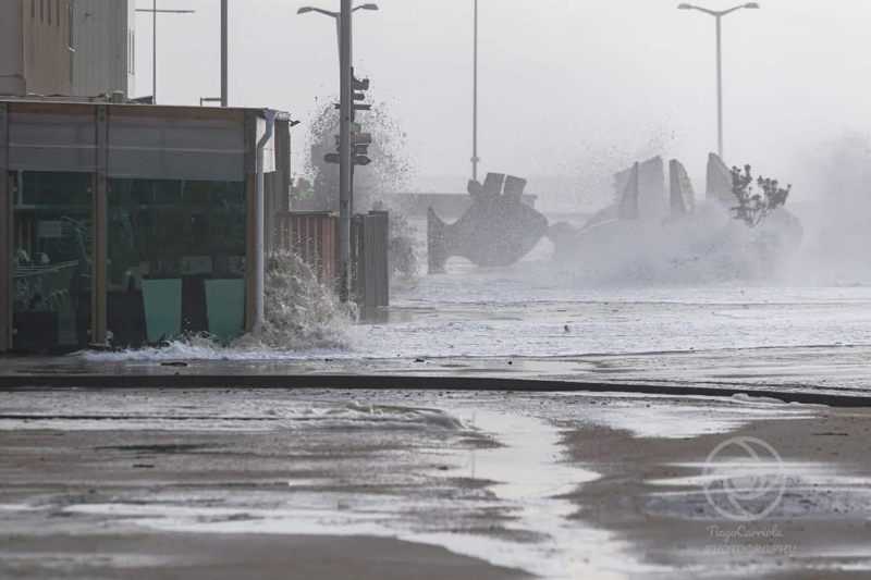 Agitação marítima ‘atirou’ o mar para as ruas do Furadouro